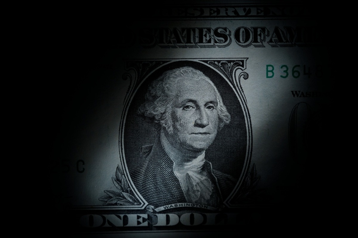 Desde mediados de enero, el dólar ha caído nueve por ciento frente a una serie de monedas. | Foto: AP