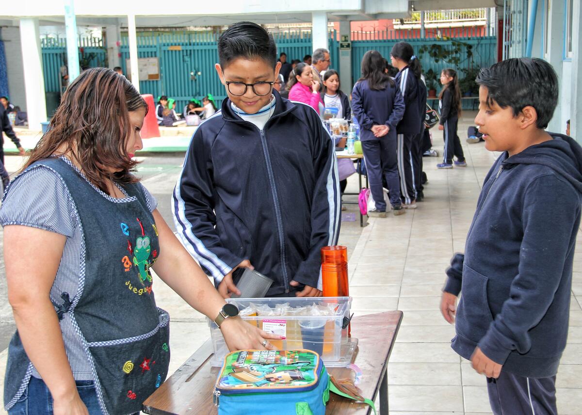 El objetivo es formar una nueva cultura alimenticia con ayuda de padres de familia, maestros y directivos de las escuelas.