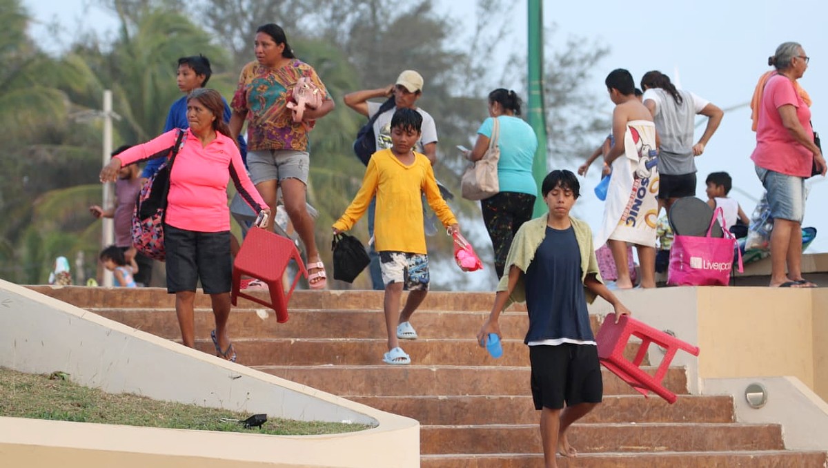 Después de pasar un intenso periodo vacacional, miles de vacacionistas dejaron las cálidas aguas del golfo de México. (Sergio Sánchez)