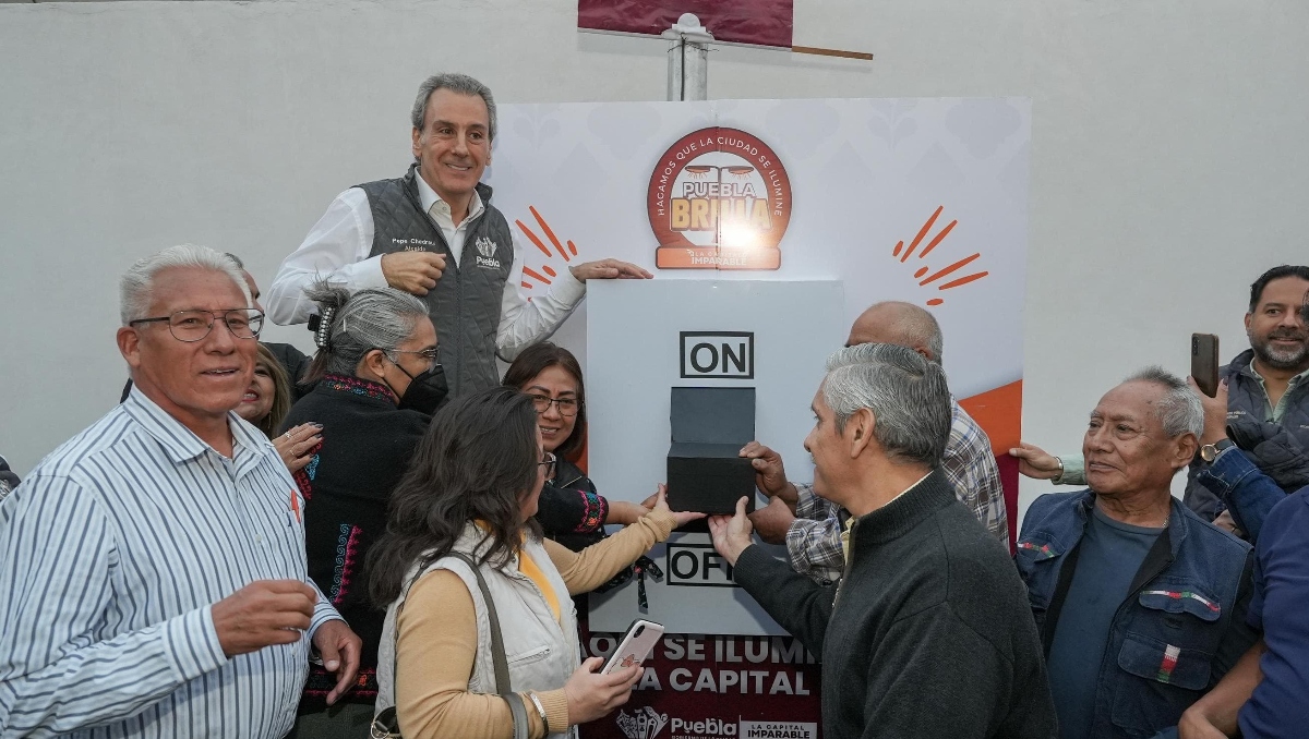 Pepe Chedraui lleva alumbrado público a  Loma Linda / Especial