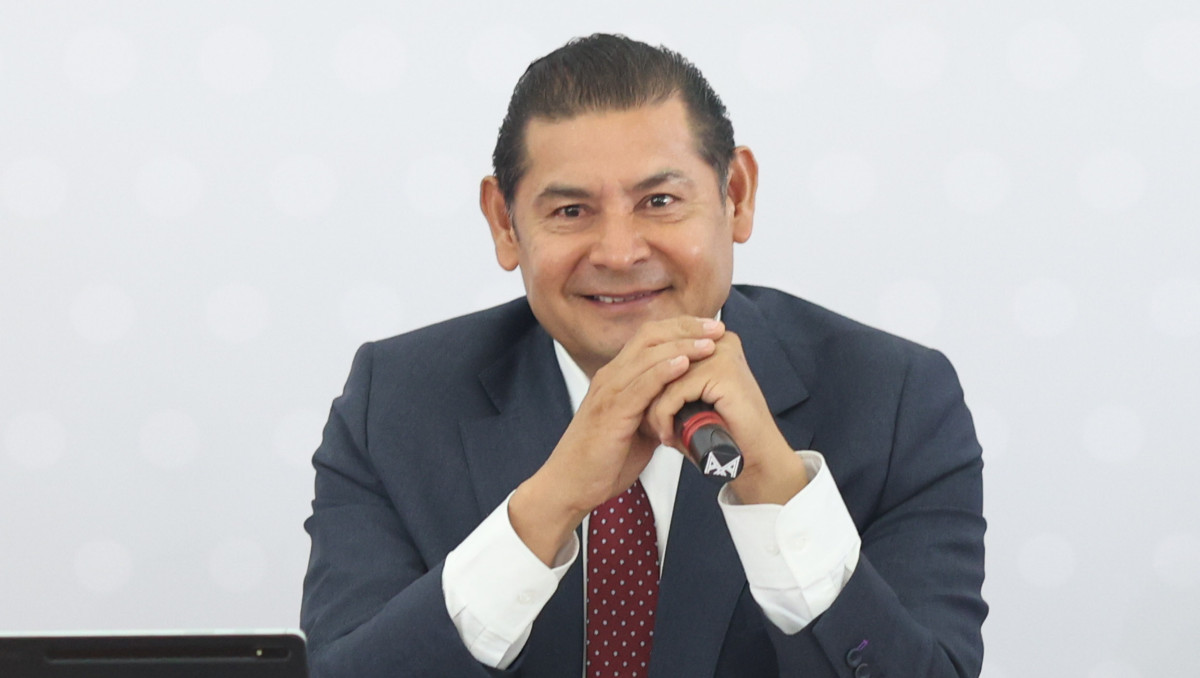 Alejandro Armenta Mier, gobernador de Puebla | Agencia Es Imagen