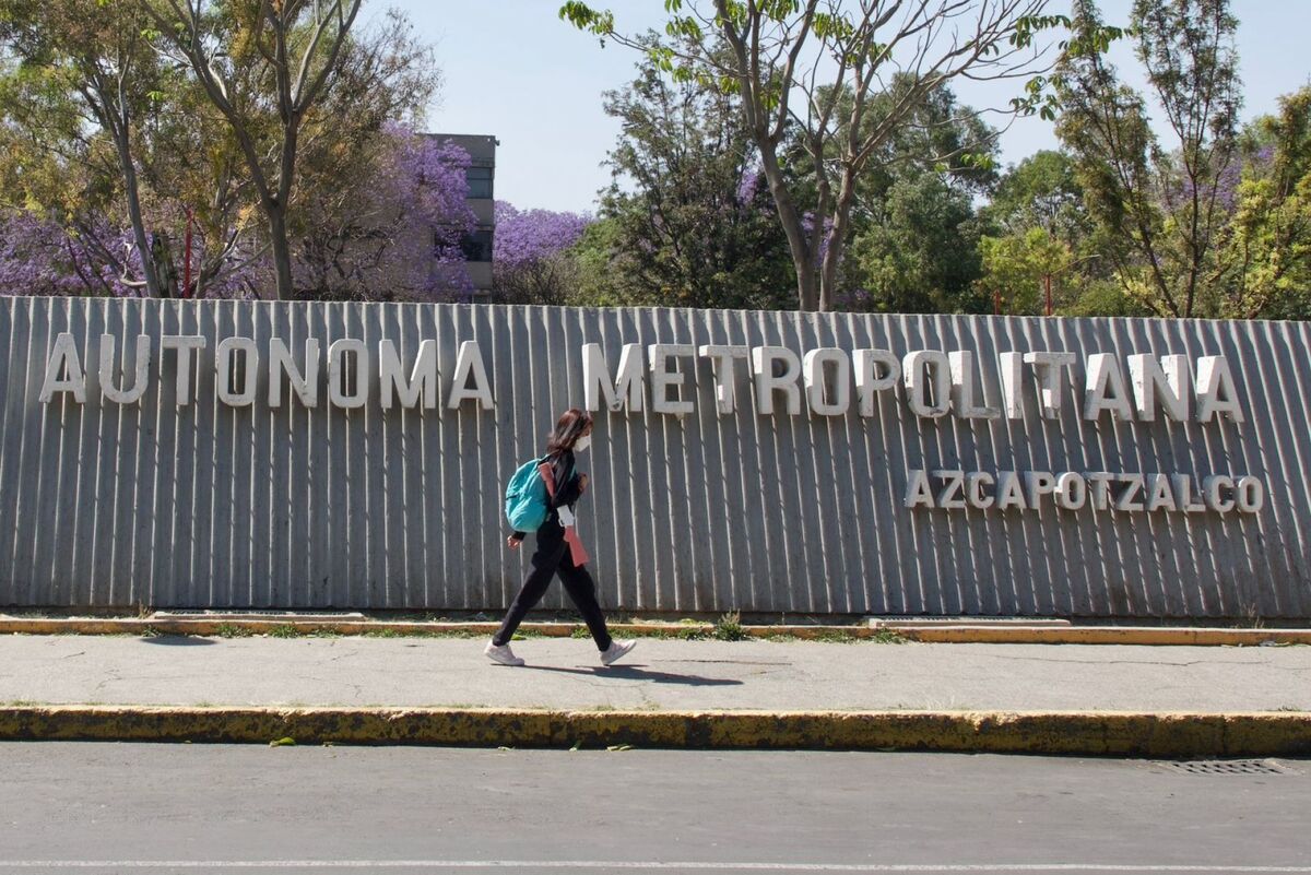 Los alumnos protestaron por la falta de atención de los directivos. (Foto: Cuartoscuro)