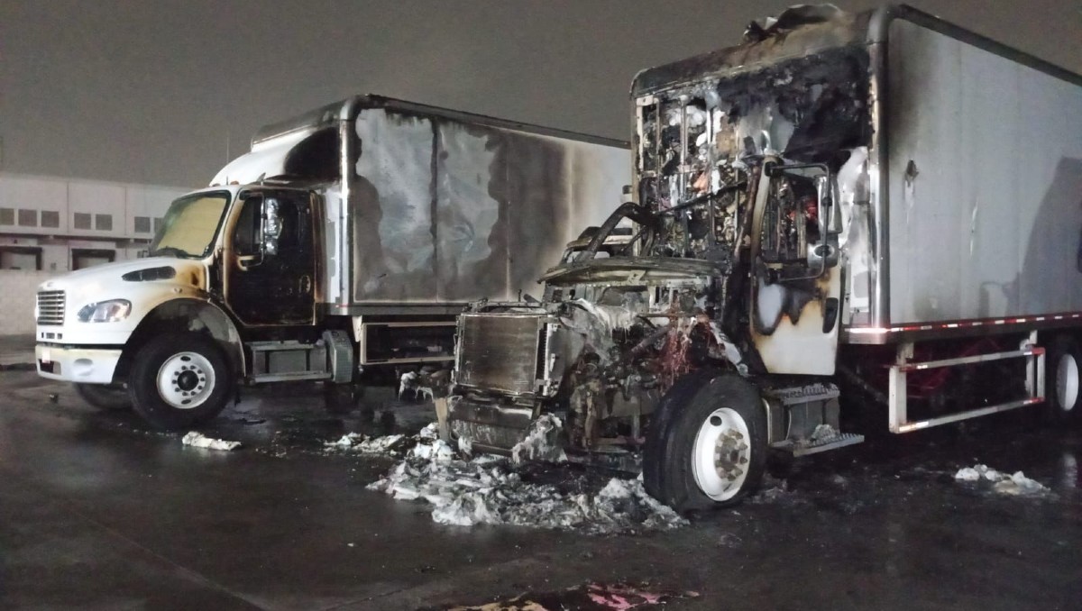 Incendio de camiones en centro distribuidor de Altamira.