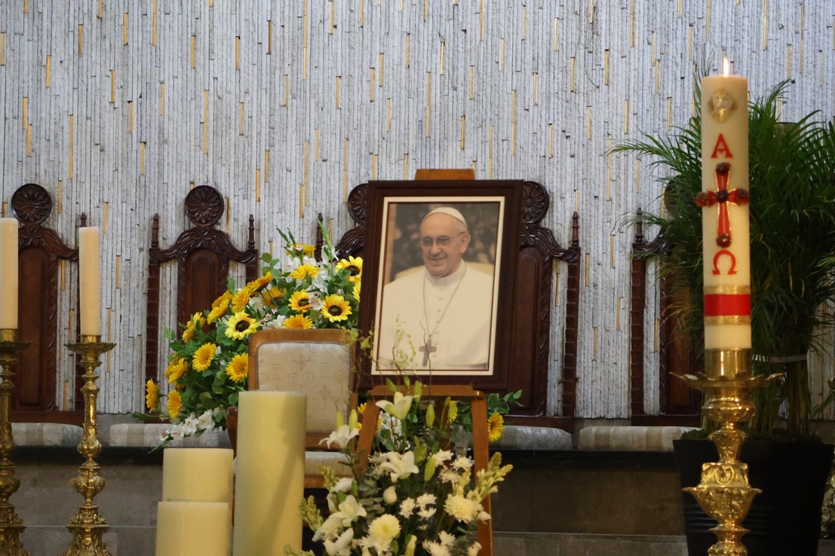 Este lunes la Santa Sede anunció la muerte del papa Francisco, por lo que la comunidad católica de La Laguna se une en oración por el eterno descanso.
