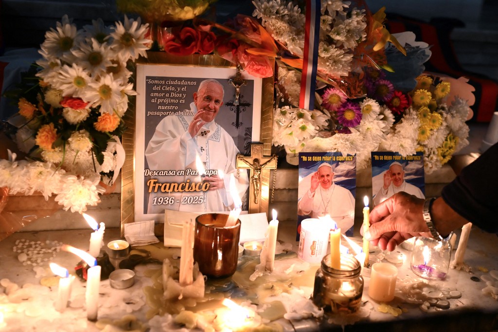 Flores, vivas y aplausos en la Basílica de Guadalupe para despedir al papa Francisco