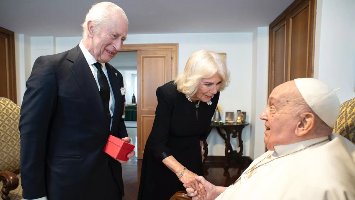 El rey Carlos III reacciona a la muerte del Papa Francisco