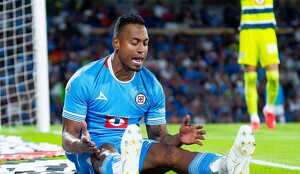 Willer Ditta, defensas de Cruz Azul, sufrió este lunes un accidente automovilístico al dirigirse al entrenamiento del equipo, pero no hubo mayores consecuencias