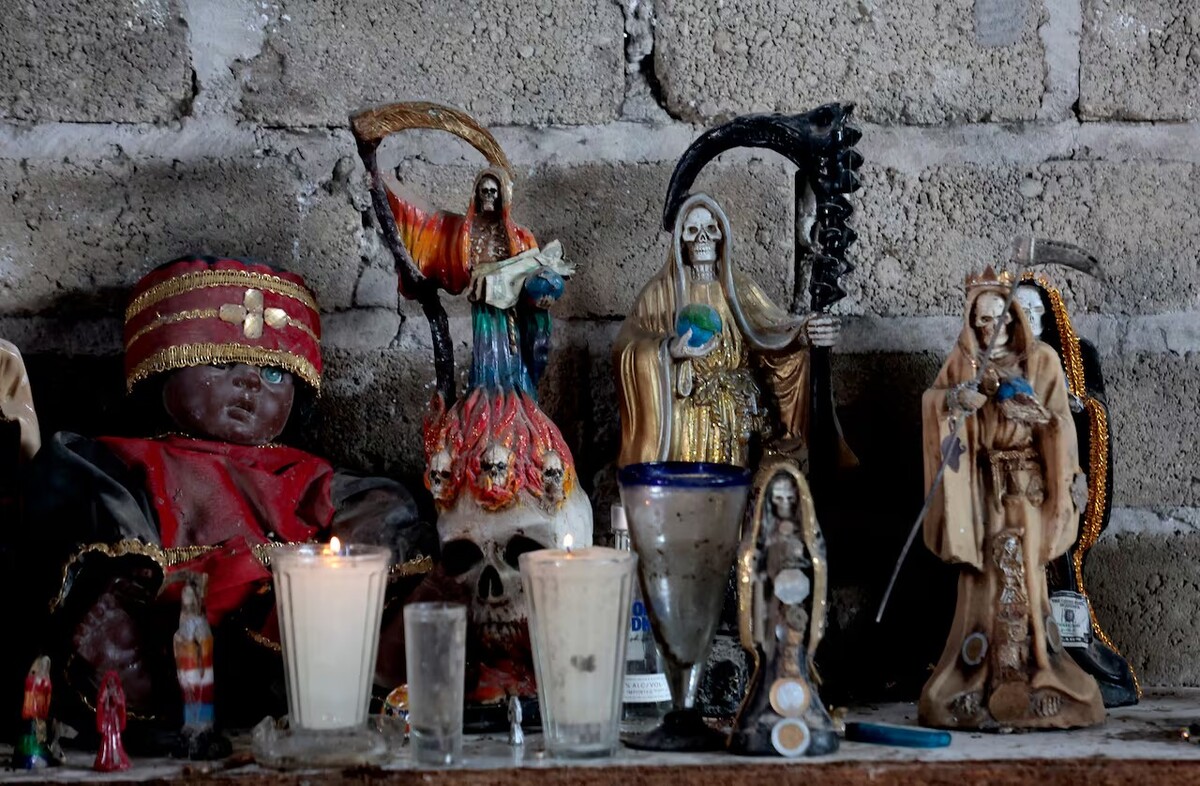 Altar a la Santa Muerte localizado al interior del Rancho Izaguirre en Teuchitlán, Jalisco | Ulises Ruíz / AFP