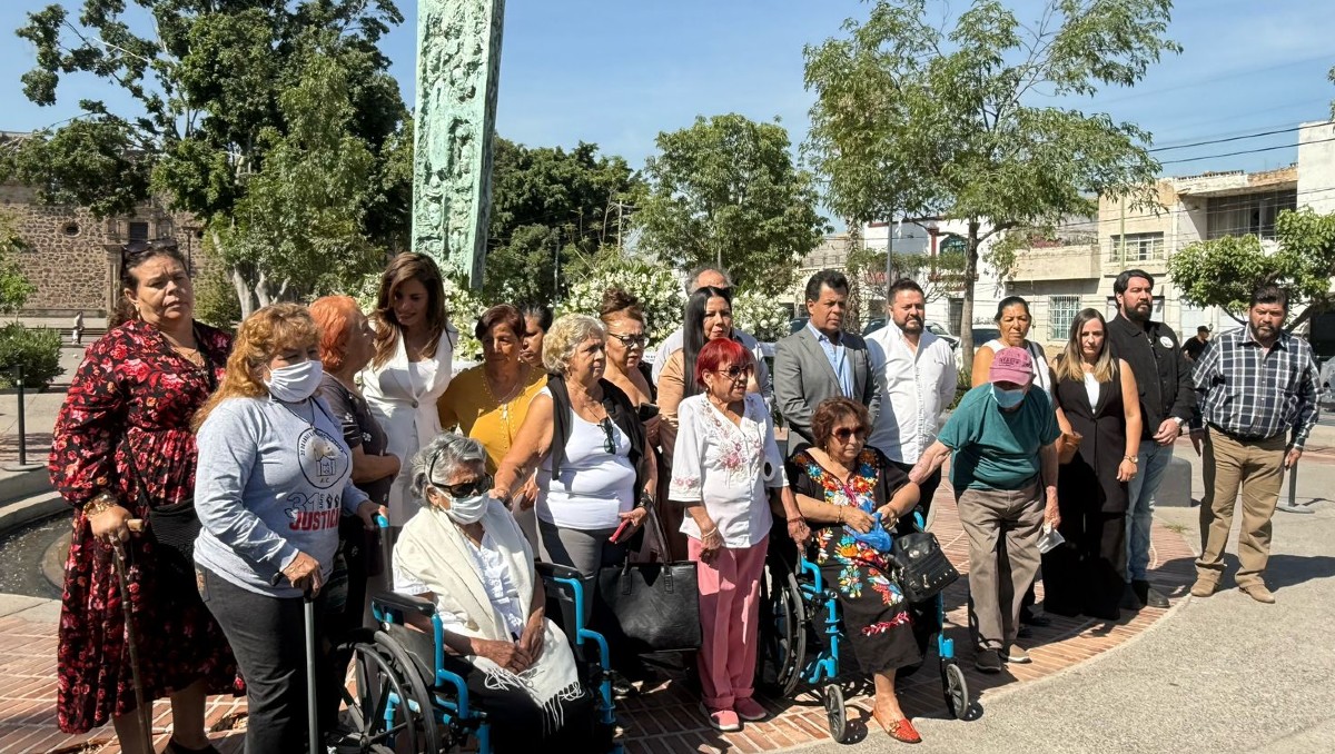 Autoridades y sobrevivientes rindieron tributo a las víctimas en Analco (Pablo Núñez)