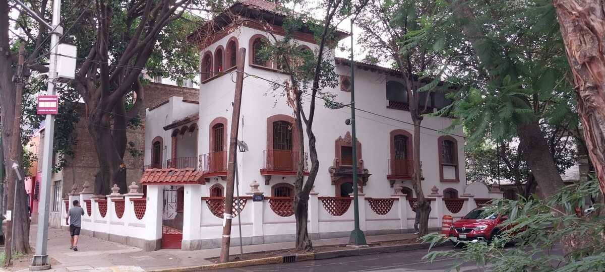 La casa se encuentra en la calle Porfirio Díaz 125. (Foto: Especial)