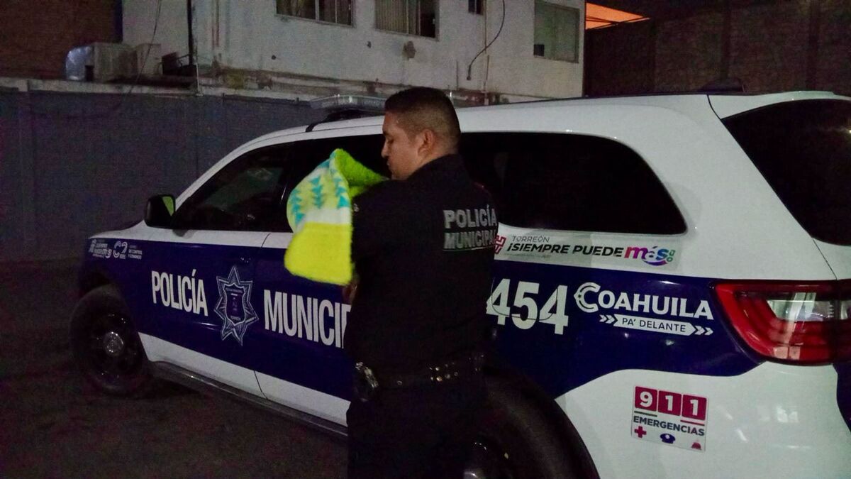 Policía Municipal resguardó al bebé en la Pronnif. | Especial