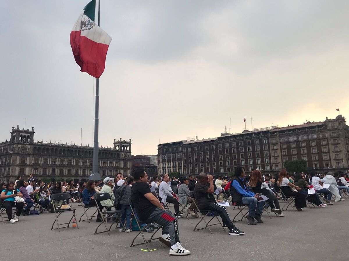 Se realiza Lectódromo en el Zócalo de la Ciudad de México. (Foto: @IMER_Noticias)