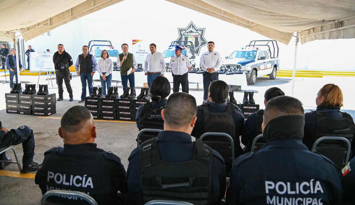 Esto es en versión de Esteban Villegas, gobernador de Durango, quien era acompañado del alcalde Homero Martínez Cabrera.| Archivo