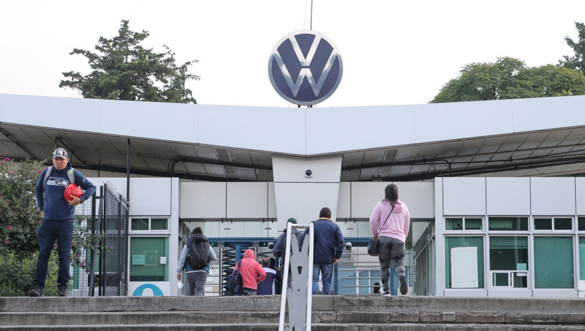 Coparmex Puebla llama diálogo ante revisiones salariales en Volkswagen | EsImagen
