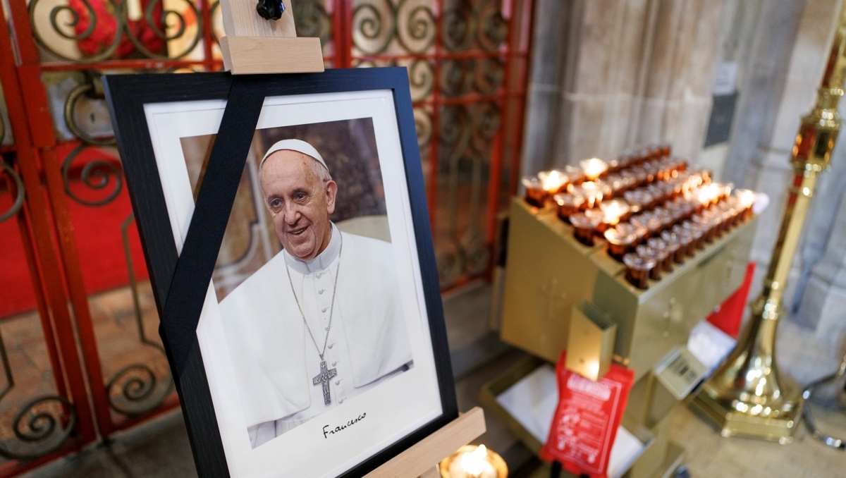 El curioso caso del club que asciende cada vez que un Papa fallece o renuncia (EFE)