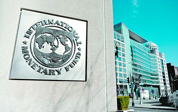 El FMI explica que aranceles elevados funcionan como una crisis de oferta para los que los imponen. OLIVIER DOULIERY AFP