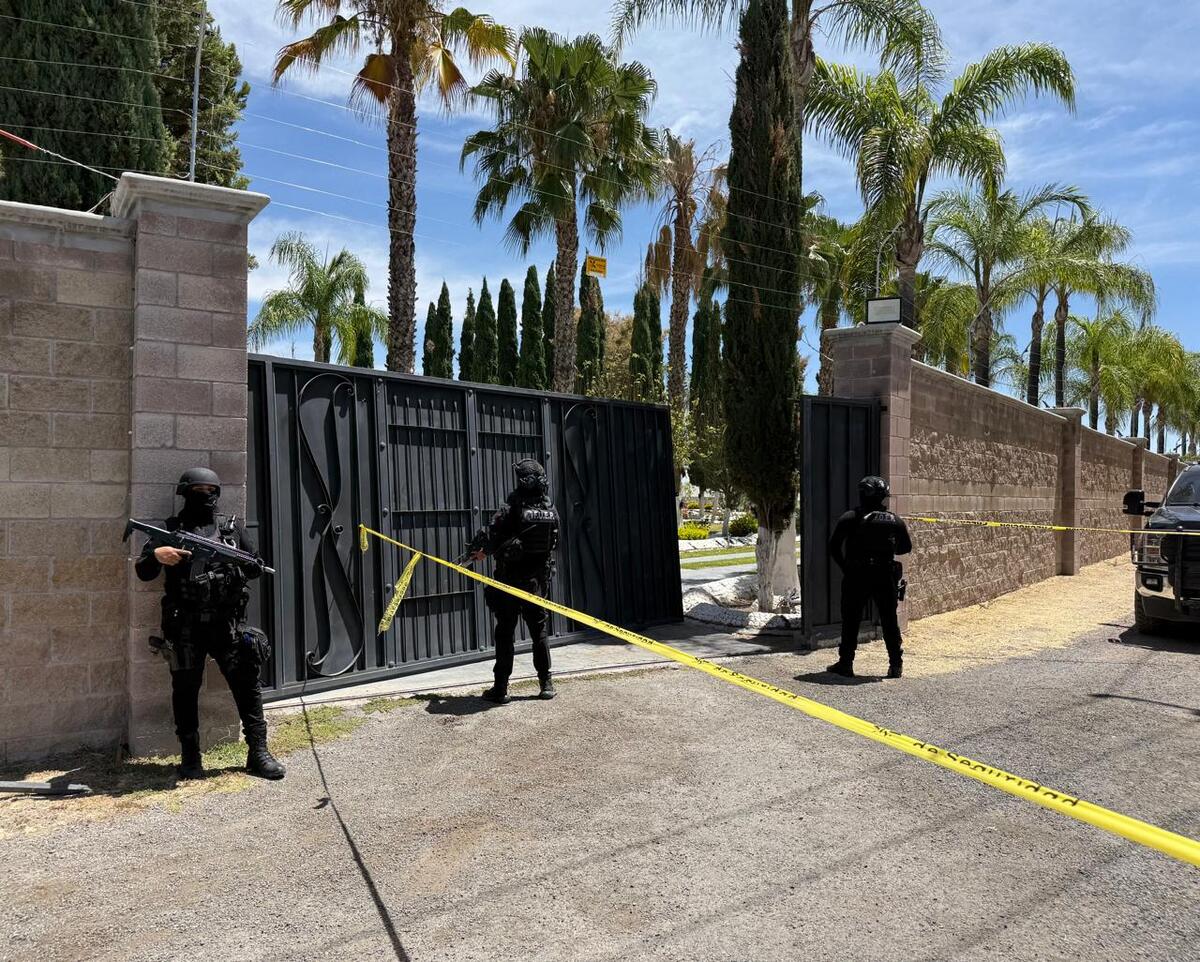 Elementos de la Policía Regional adscritos a la Fuerza Interinstitucional Regional mantienen bajo resguardo el presunto rancho. (Especial)