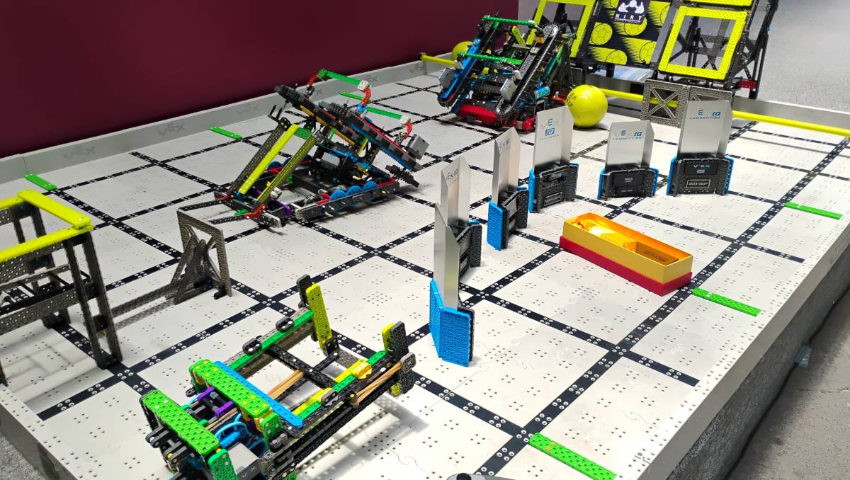 Estudiantes de secundaria de Toluca, buscan recaudar fondos para participar en el Campeonato Mundial de Robótica VEX. | Foto: Alondra Ávila