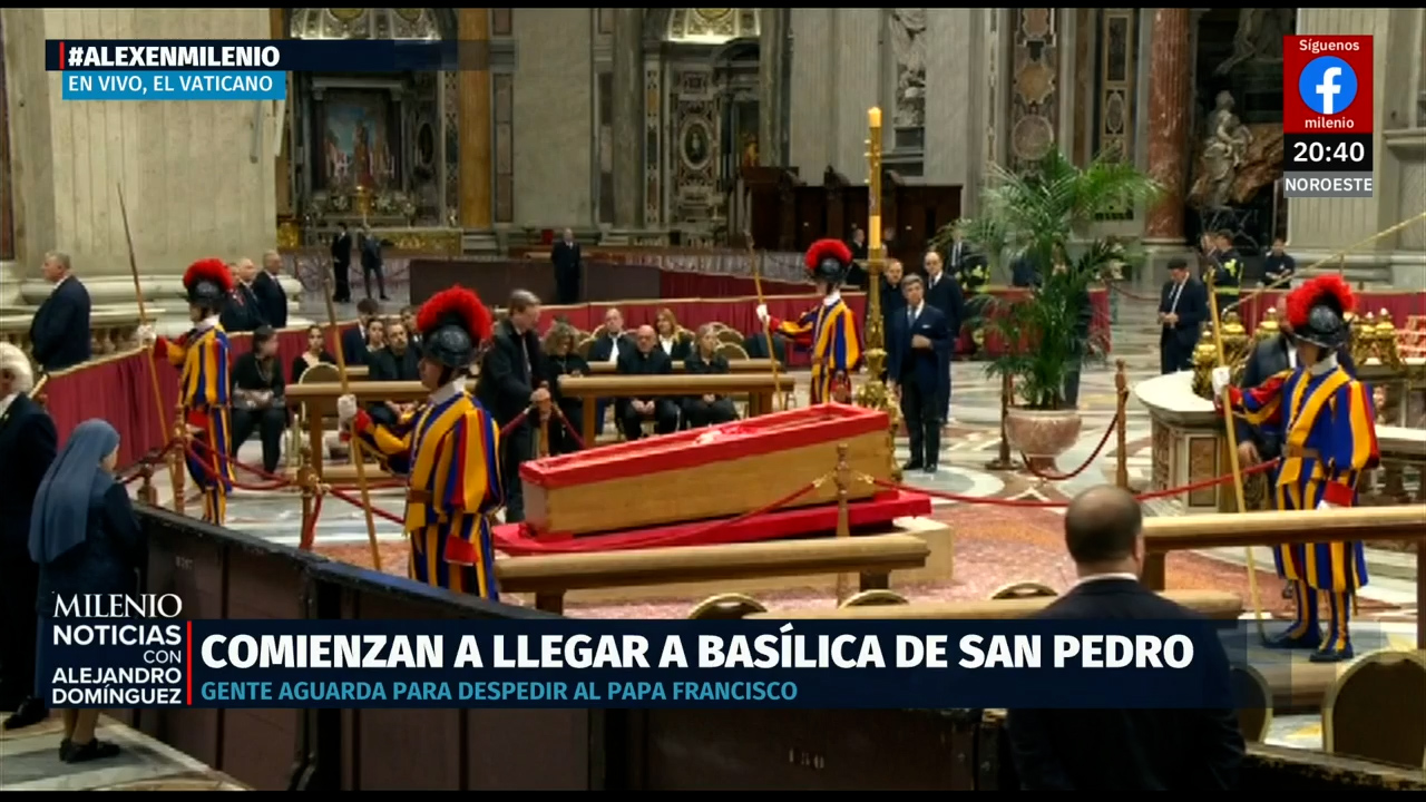Feligreses llegan al Vaticano para dar el último adiós al Papa Francisco