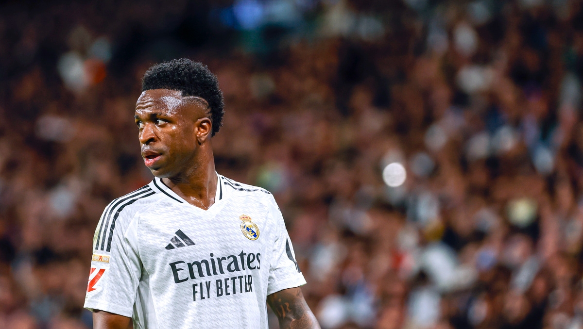 Jueza de Barcelona no ve delito en los gritos de dos aficionados contra Vinicius en el Clásico (EFE)