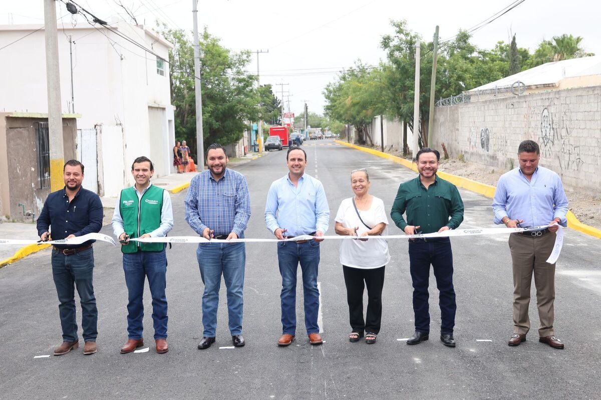 Manolo Jiménez acompañó al alcalde de esa ciudad, Carlos Villarreal Pérez.| Archivo