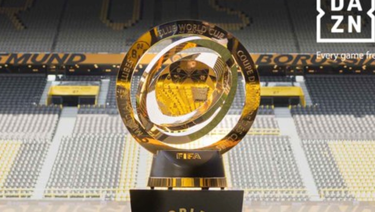 Trofeo del Mundial de Clubes exhibido en el Signal Iduna Park (X @FIFACWC)