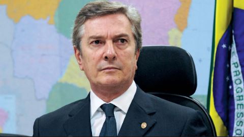 Fue destituido y removido del cargo por el Congreso en 1992 tras acusaciones de corrupción.