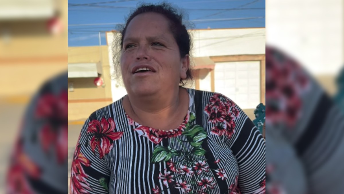Erika, quien es madre de cinco hijos y ama de casa, saltó a la fama luego de que fuera entrevistada en un evento de entrega de la Tarjeta Rosa.