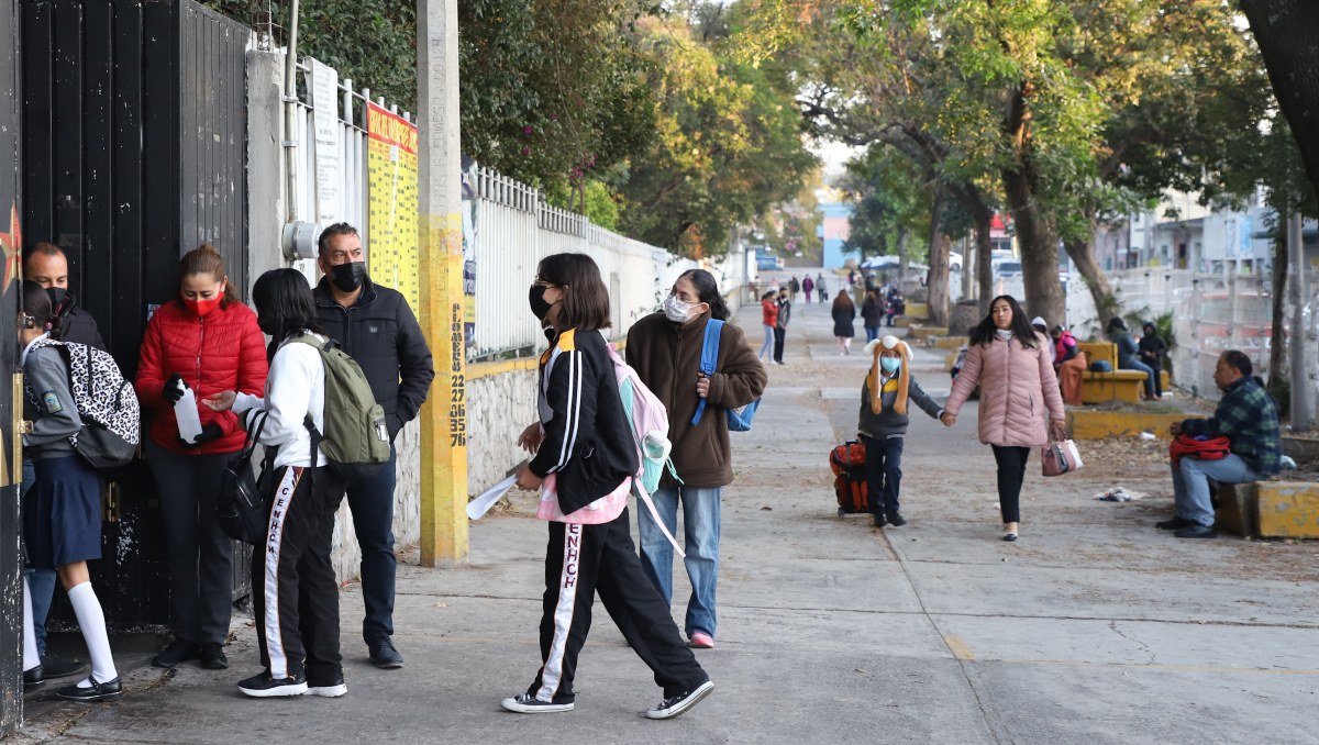 Regresan a clases más de un millón de estudiantes este lunes en Puebla | EsImagen