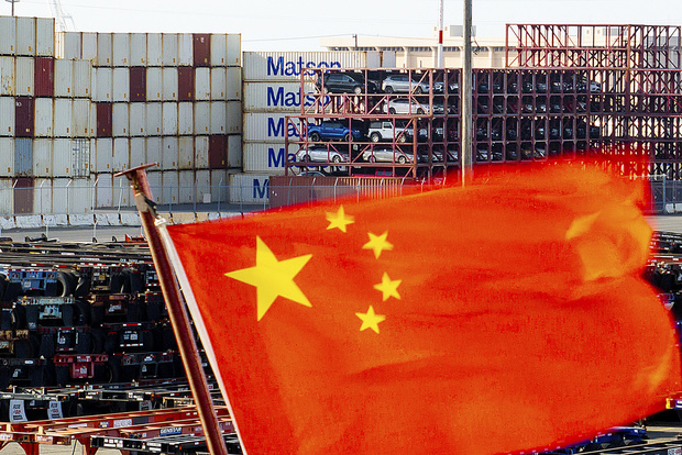 Trump promete acuerdos con China mientras su aprobación cae. Datos NYT lo confirman.  Foto: AP | Noah Berger