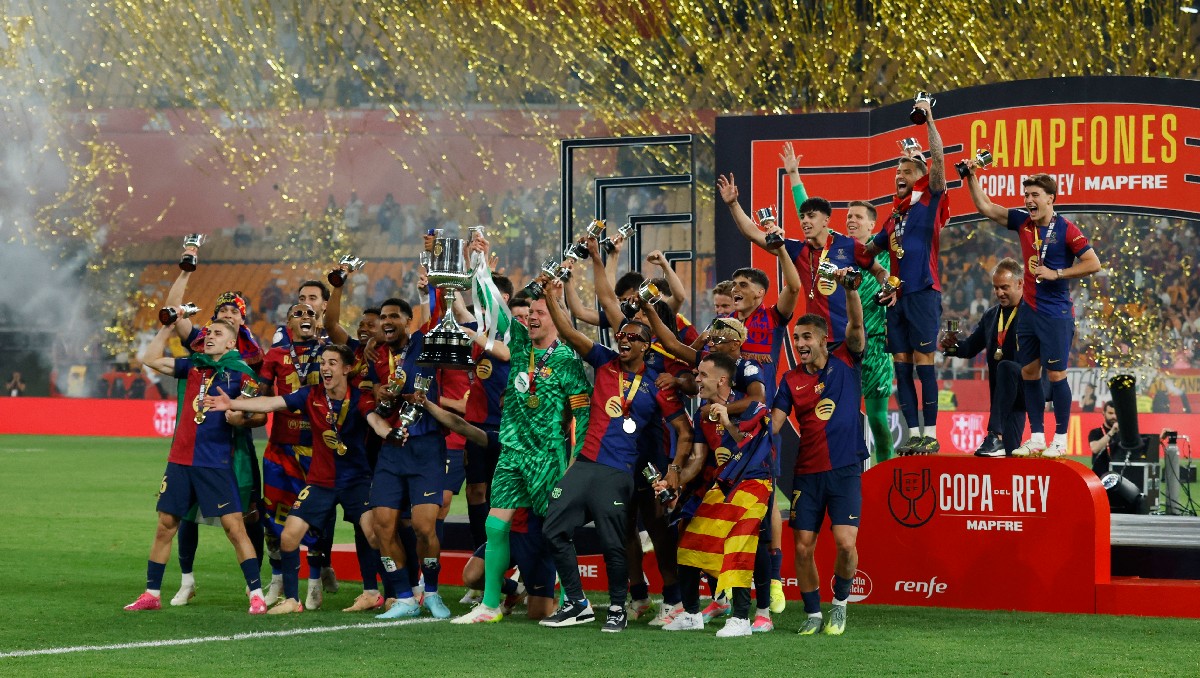 Barcelona es campeón de la Copa del Rey tras vencer al Real Madrid en dramática final (Reuters)