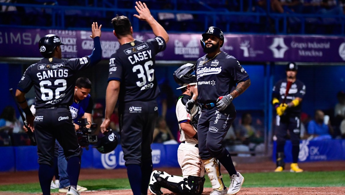 Sultanes de Monterrey derrota a Acereros con cuadrangular de Zoilo Almonte (Cortesía)