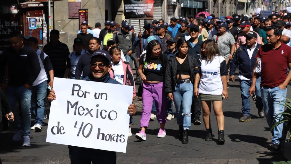 Marchan trabajadores para conmemorar el 1 de mayo en Puebla | Melanie Torres