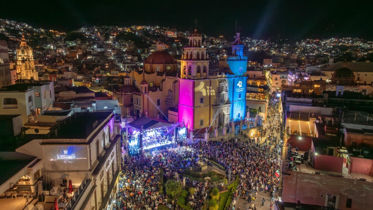 Plaza de la Paz se vistió de fiesta para ser el escenario del lanzamiento del renovado TV4