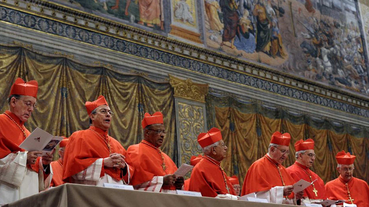Cardenales se reúnen para decidir fecha del cónclave