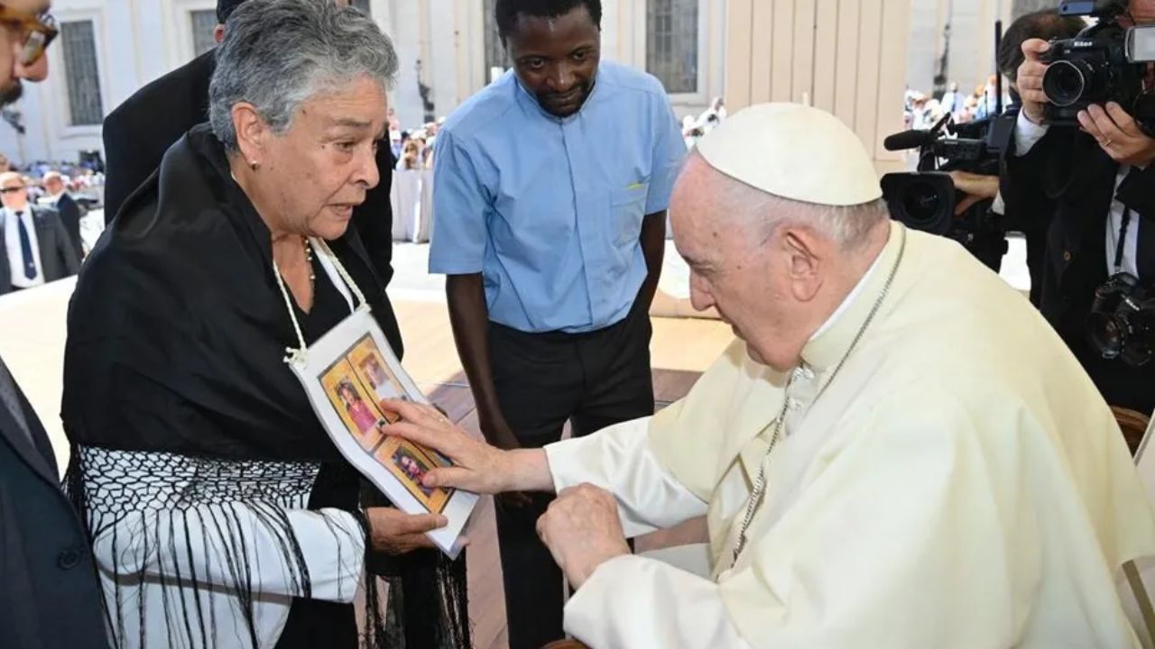 Como parte de su legado, el Papa Francisco ofreció su bendición a las madres buscadoras