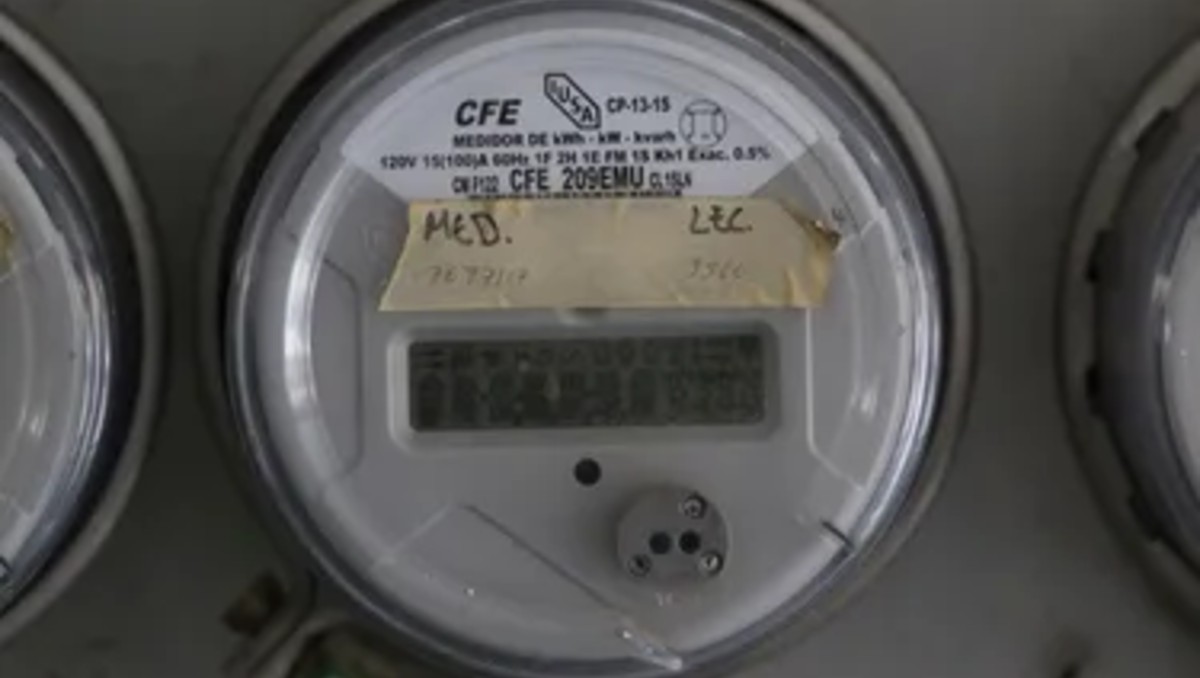 Esto es lo que significa que haya una luz roja en tu medidor de luz de CFE | Especial
