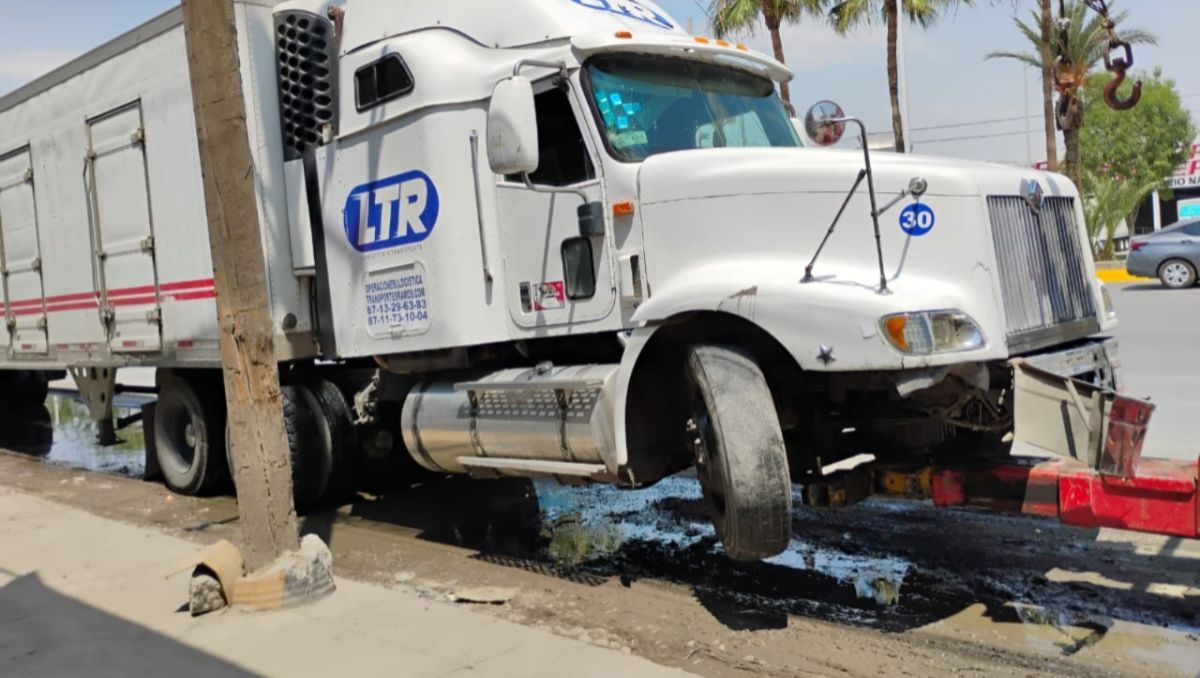 Tráiler provoca choque en Gómez Palacio. | Especial