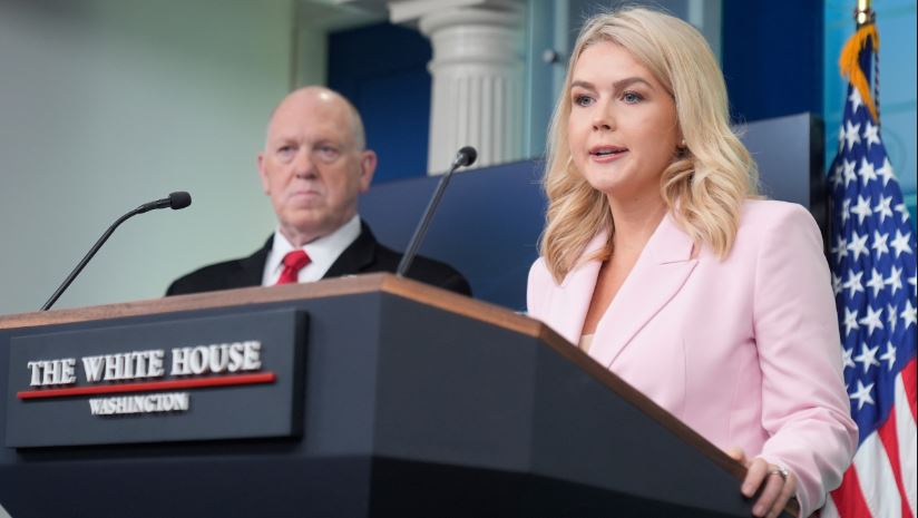 Trump firma orden ejecutiva contra ciudades santuario en EU