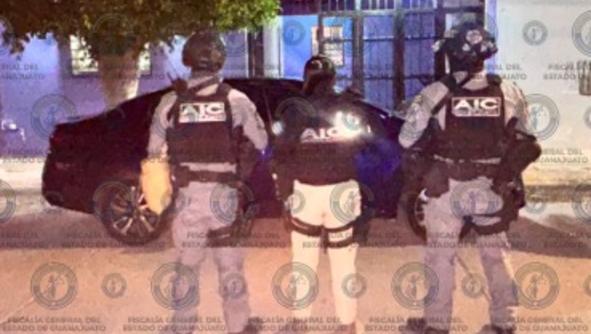 Los detenidos podrían enfrentar cargos por delitos contra la salud, y portación ilegal de armas.