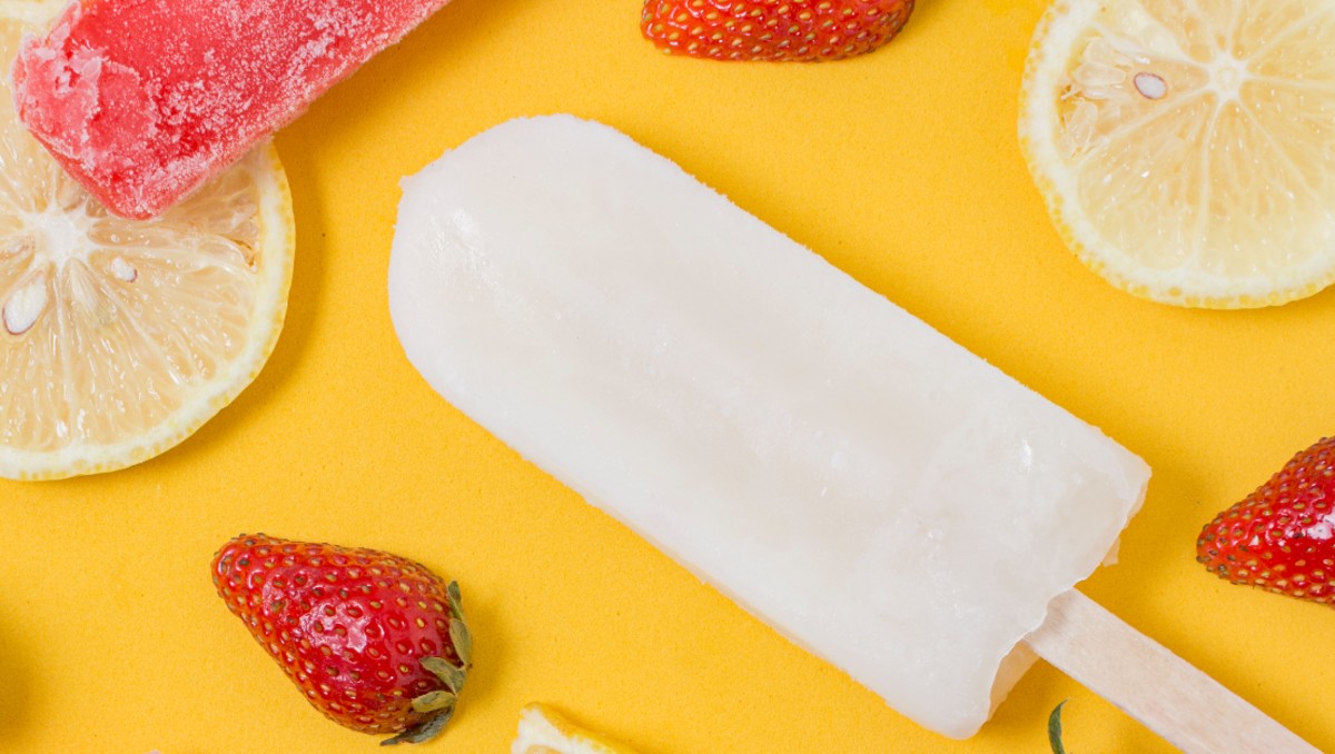 Las paletas de hielo son un rico postre y refrescante para hacer en casa. Freepik