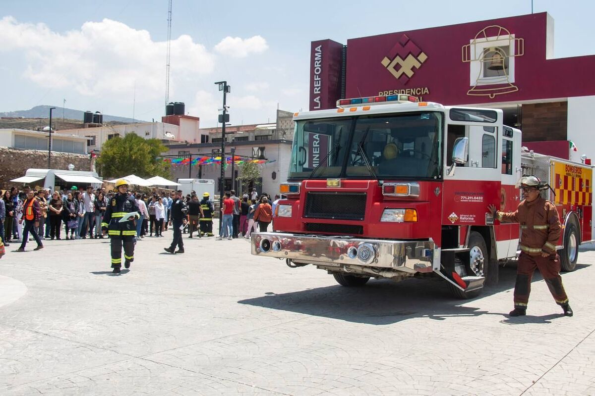 Personal del ayuntamiento de Mineral de la Reforma fue evacuado durante el simulacro en la explanada de Pachuquilla
