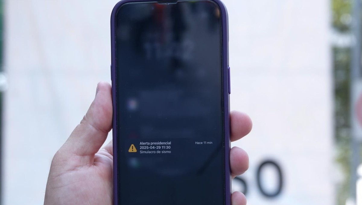 Las personas están en desacuerdo con el sonido y mensaje que llegó al celular. Cuartoscuro