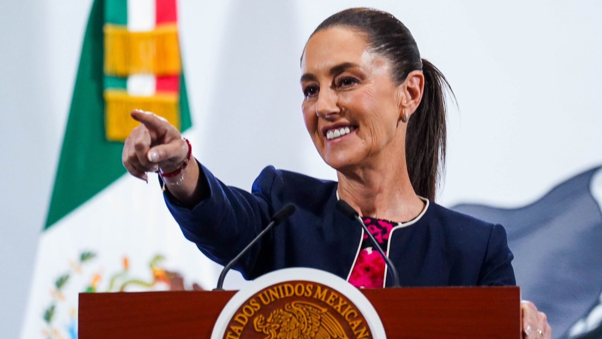 Sheinbaum felicita a Mark Carney por triunfo en elecciones de Canadá