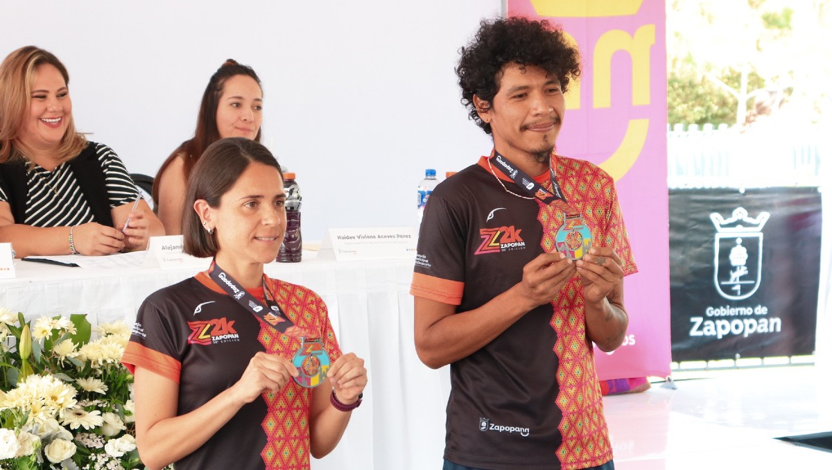 Zapopan presenta medalla y camiseta del Medio Maratón (Cortesía)