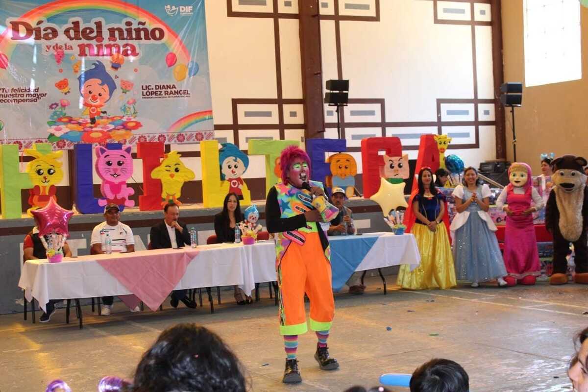 Con botargas y payasos celebraron el día del niño. (Wendy Salazar)