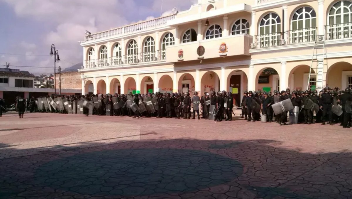 Captan a policías de Ocosingo usando fuerza excesiva contra vendedor de frutas | Imagen de referencia | Archivo