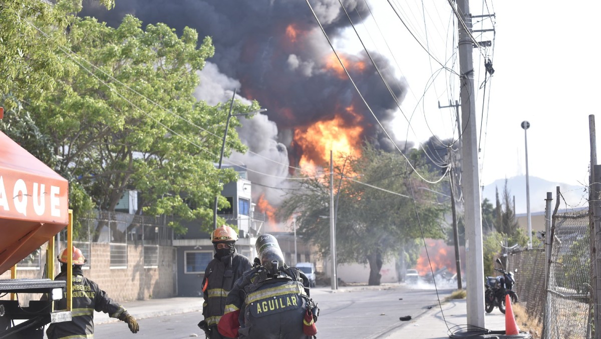 Combaten incendio de fábrica en Tlaquepaque (Cortesía)