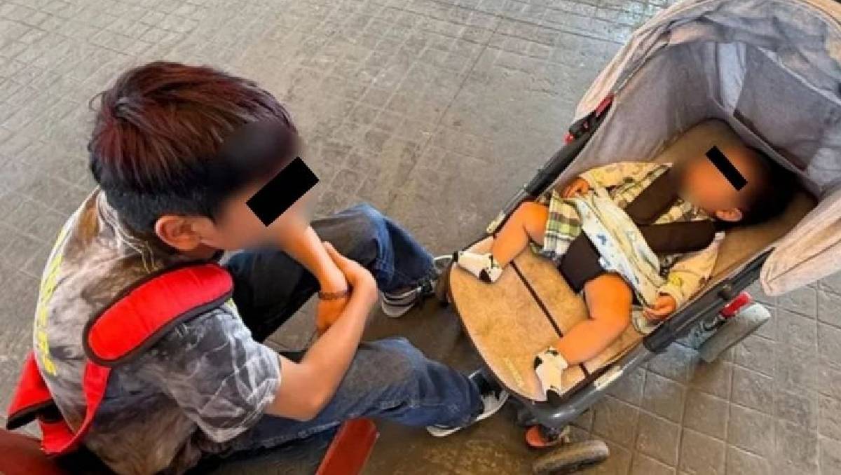 Elementos de la SSC auxiliaron a dos niños que estaban perdidos dentro del cetram en Pantitlán. Foto: (Especial)