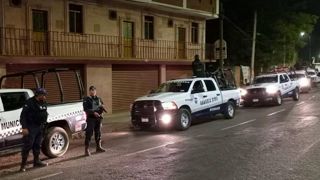 Enfrentamiento a balazos deja seis policías heridos en Pátzcuaro, Michoacán